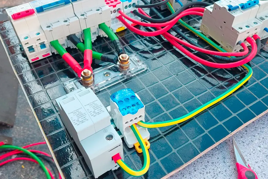 Montaje de cuadro eléctrico en Elda
