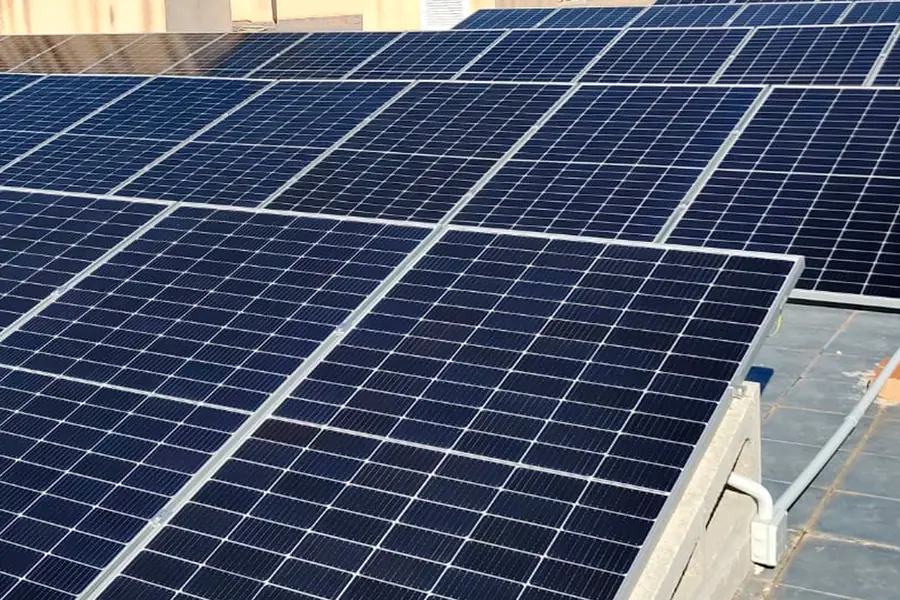 Campo de placas solares instalado por Solareve en Elda